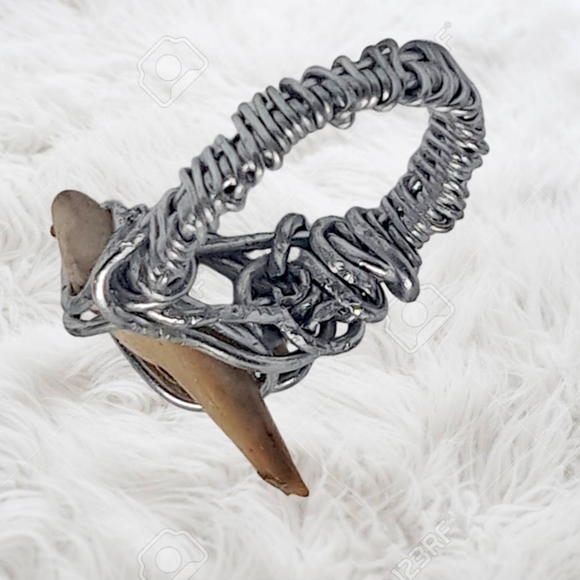 Shark Tooth Handwired Wired Ring - Picture 3 of 6
